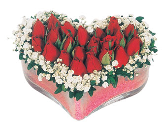  Gaziantep 14 şubat sevgililer günü çiçek  mika kalpte kirmizi güller 9 