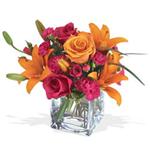  Gaziantep hediye sevgilime hediye çiçek  cam yada mika Vazo içerisinde karisik mevsim çiçekleri