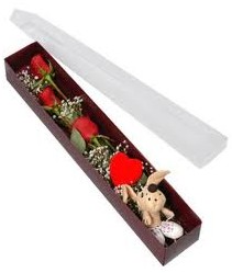 kutu içerisinde 3 adet gül ve oyuncak  Gaziantep çiçek yolla 