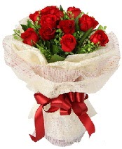 12 adet kırmızı gül buketi  Gaziantep çiçek satışı 