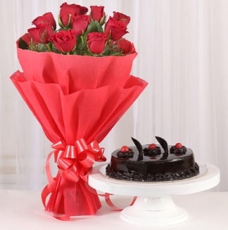 10 Adet kırmızı gül ve 4 kişilik yaş pasta  Gaziantep güvenli kaliteli hızlı çiçek 